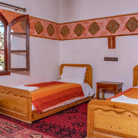 Hotel Awayou Bou Tharar Exterior photo